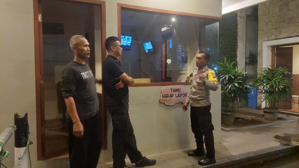 Personil Polsek Carita Lakukan Patroli Malam ke Hotel-Hotel 9 WhatsApp Image 2024 08 03 at 07.04.27
