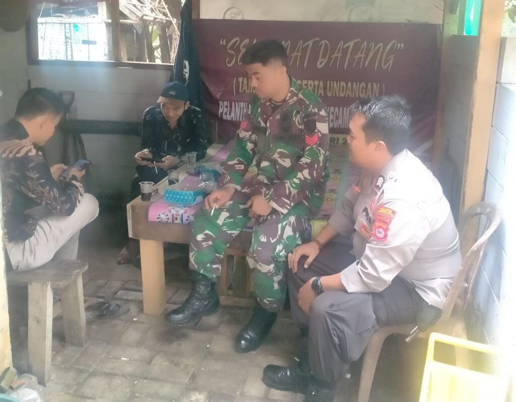 Bhabinkamtibmas Polsek Bojong Gelar Sambang Dialogis Bersama Babinsa untuk Menjaga Situasi Kamtibmas di Desa Binaan 6 WhatsApp Image 2024 08 03 at 16.16.14