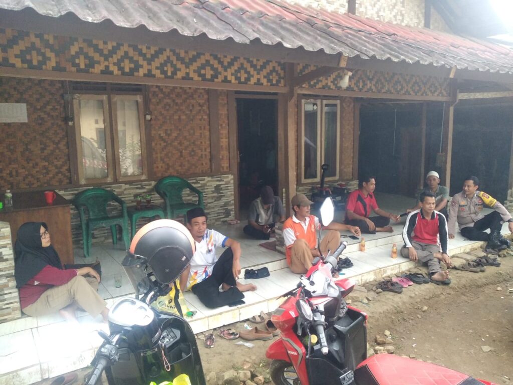 Bhabinkamtibmas Polsek Menes Sambangi Warga Desa di Kec. Menes 5 WhatsApp Image 2024 08 03 at 17.43.29