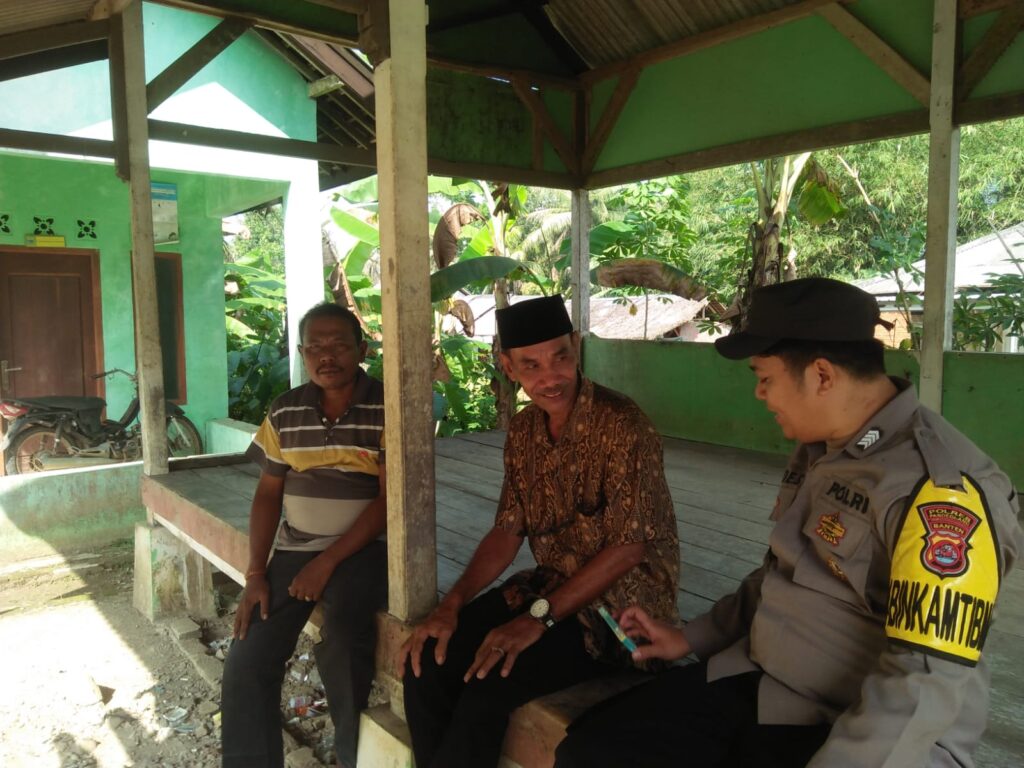 Bhabinkamtibmas Polsek Picung Ajak Warga Jalin Kemitraan untuk Keamanan dan Ketertiban Masyarakat 5 WhatsApp Image 2024 08 04 at 00.10.15