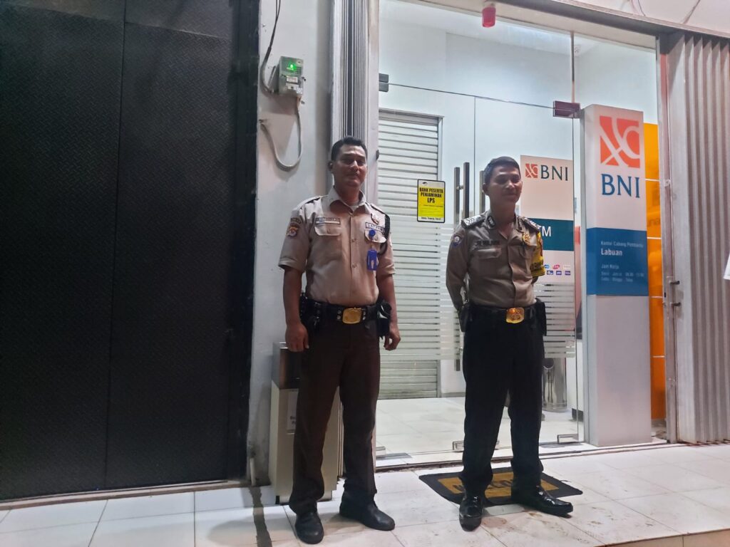 Ciptakan Kondusifitas Wilayah Polsek Labuan Gelar Patroli Malam 9 WhatsApp Image 2024 08 04 at 01.31.30