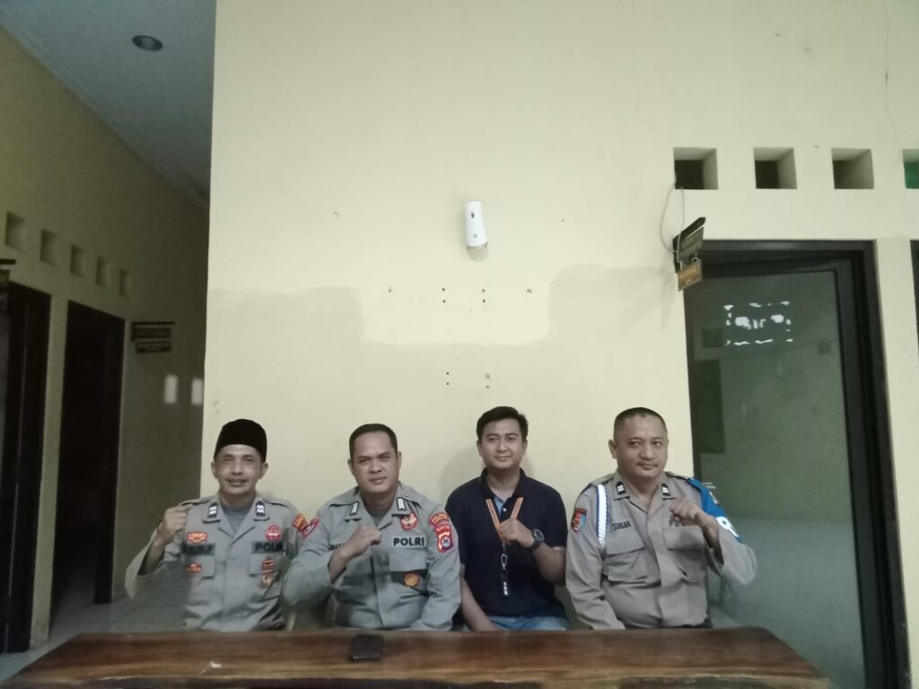 Polsek Cigeulis Gelar Giat Siaga Mako untuk Tingkatkan Kesiapsiagaan 3 WhatsApp Image 2024 08 04 at 22.27.41