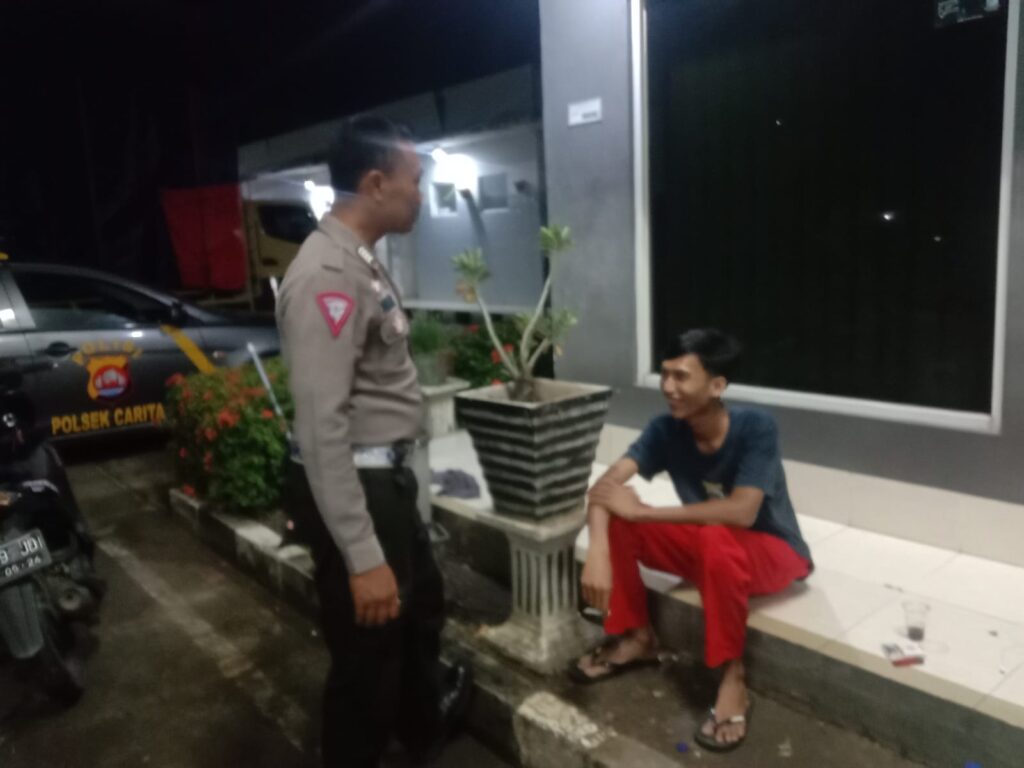 Polsek Carita Laksanakan Patroli Malam ke SPBU untuk Memastikan Keamanan dan Kenyamanan 7 WhatsApp Image 2024 08 05 at 04.26.05