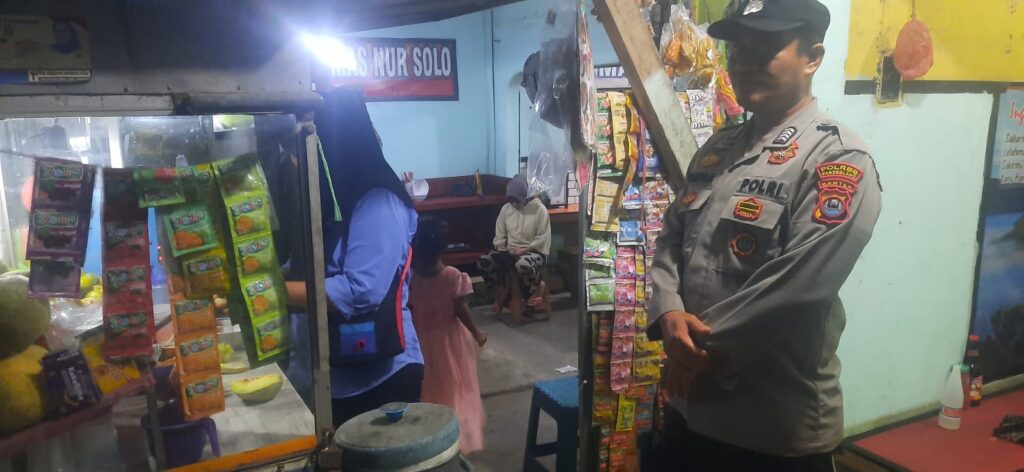 Polsek Picung Tingkatkan Patroli Malam, Fokus pada Keamanan Pedagang Kaki Lima 5 WhatsApp Image 2024 08 05 at 22.50.45