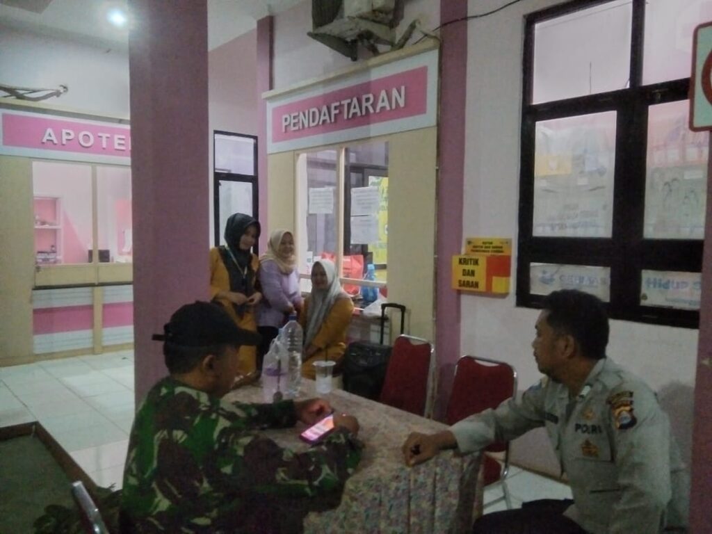 Polsek Cikedal Sambangi UPT Puskesmas Cikedal Tingkatkan Silaturahmi Kekeluargaan 5 WhatsApp Image 2024 08 06 at 00.04.31