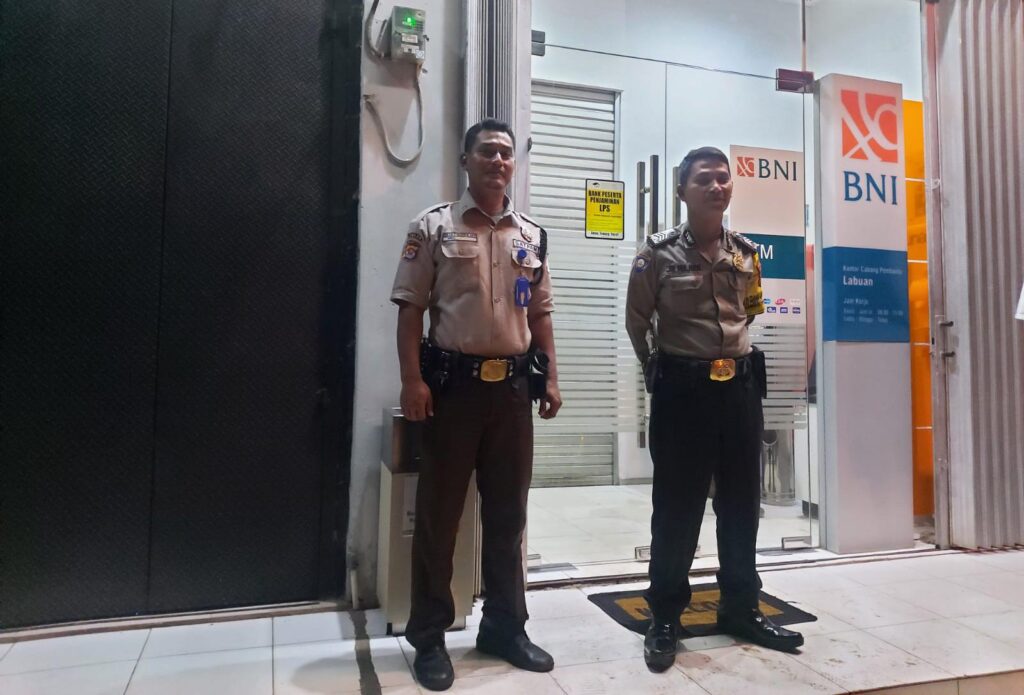 Polsek Labuan: Patroli dan Pengamanan Ditingkatkan untuk Mencegah Tindak Kriminalitas 7 WhatsApp Image 2024 08 06 at 00.32.58
