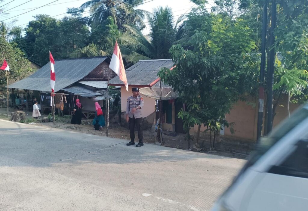 Cegah Laka Lantas, Anggota Piket Polsek Angsana Polres Pandeglang Laksanakan Strongpoint Sore 10 WhatsApp Image 2024 08 06 at 06.42.02