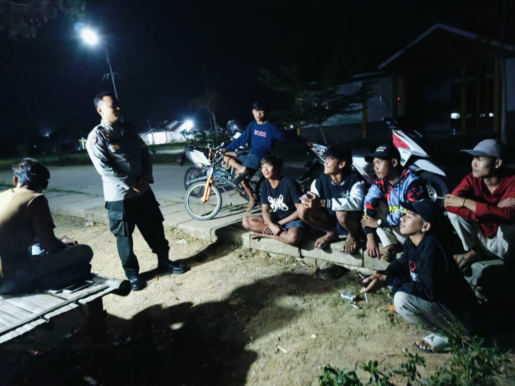 Polsek Panimbang Himbau Remaja untuk Hindari Narkoba, Tawuran, dan Balapan Liar wilkum Polsek Panimbang desa Citeureup 7 WhatsApp Image 2024 08 06 at 23.46.35