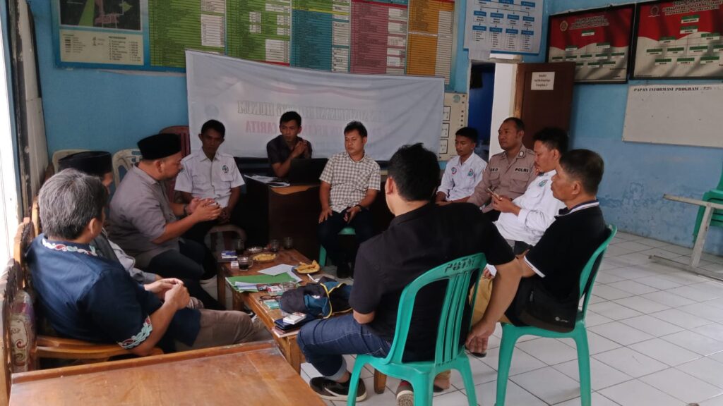 Polsek Carita Hadiri Kegiatan Musyawarah di Desa Banjarmasin 6 WhatsApp Image 2024 08 07 at 05.27.16