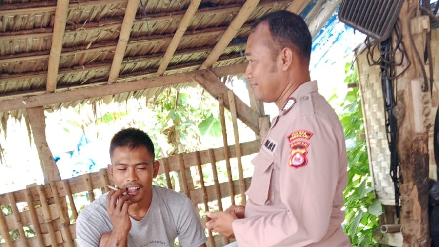 Polsek Carita Melaksanakan Patroli Siang untuk Antisipasi Kejahatan 7 WhatsApp Image 2024 08 07 at 05.28.59
