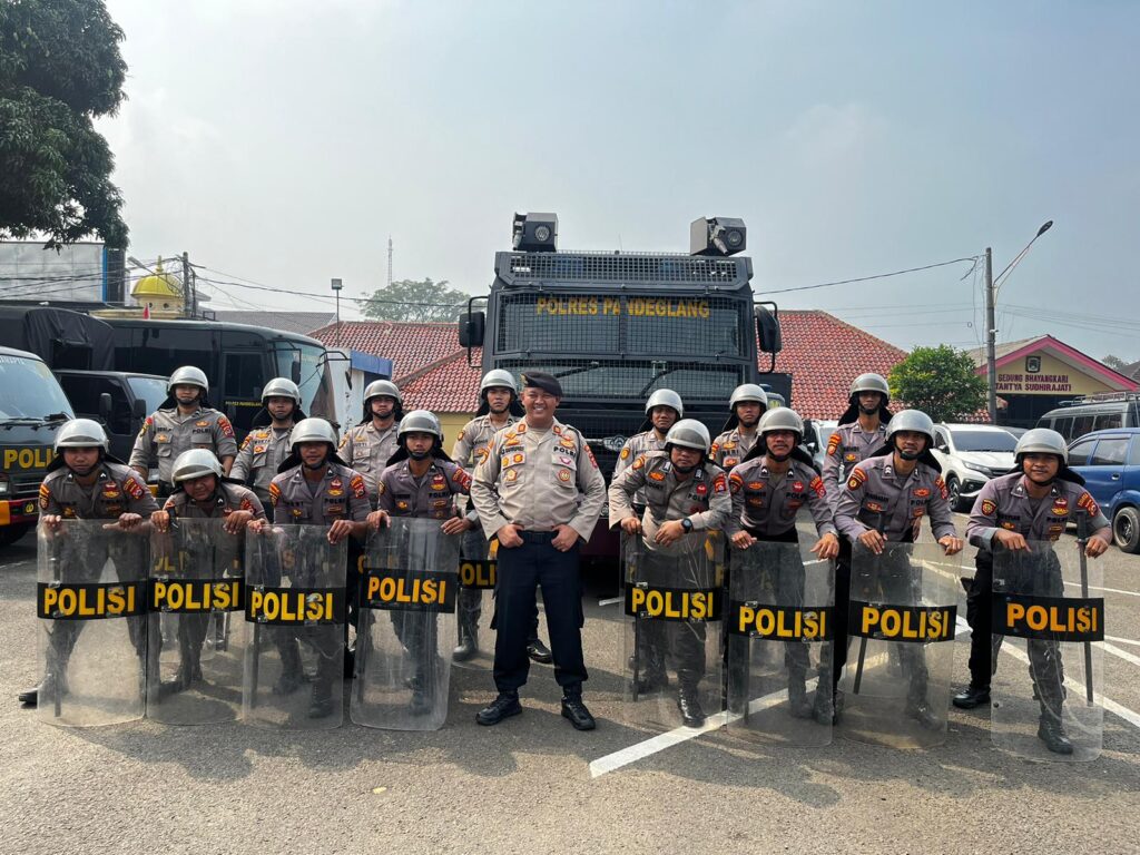 Sat Samapta Polres Pandeglang Gelar Latihan Dalmas untuk Persiapan Pengamanan Pilkada 2024 10 WhatsApp Image 2024 08 07 at 14.35.51