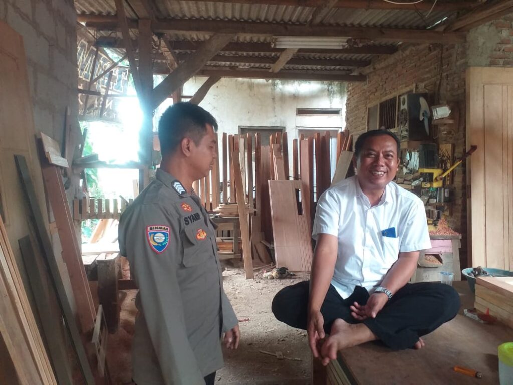 Polsek Menes Sambangi Sekdes Cigandeng, Jalin Silaturahmi dan Koordinasi Kamtibmas 9 WhatsApp Image 2024 08 07 at 16.32.09