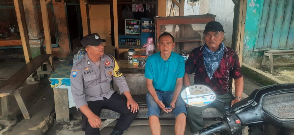 Bhabinkamtibmas Polsek Picung Sambangi Warga Binaan Desa Cililitan 4 WhatsApp Image 2024 08 07 at 19.38.49