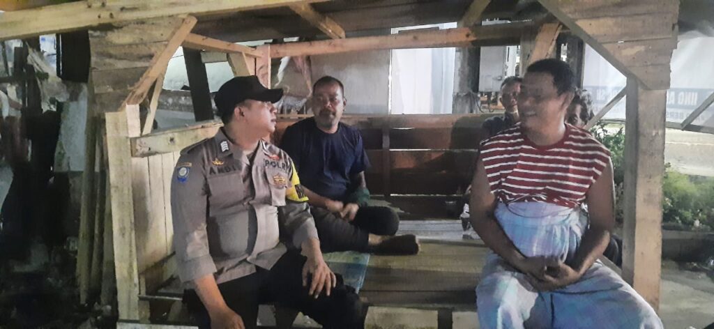 Polsek Picung Intensifkan Patroli Malam, Jaga Kamtibmas Tetap Kondusif 6 WhatsApp Image 2024 08 07 at 19.39.29