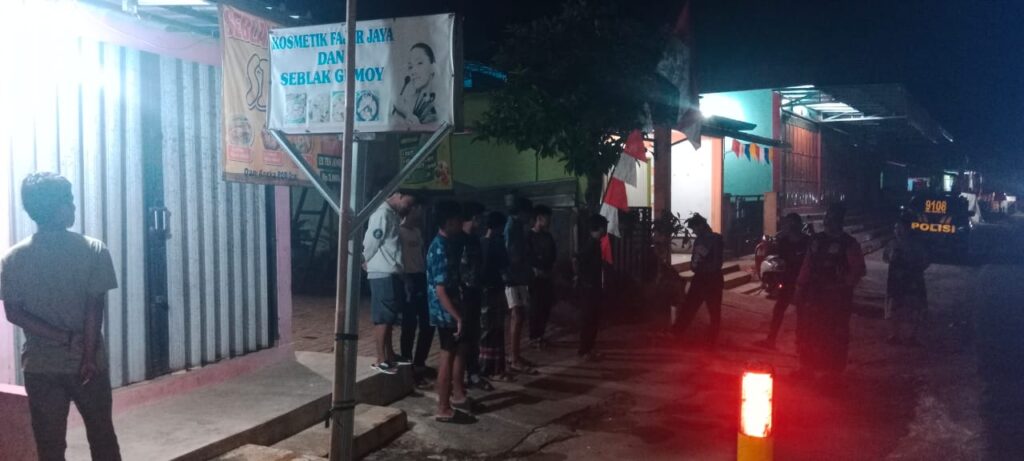 Polsek Saketi Lakukan Patroli Dialogis Jalin Silaturahmi Dengan Masyarakat Cibarani 6 WhatsApp Image 2024 08 09 at 23.19.40
