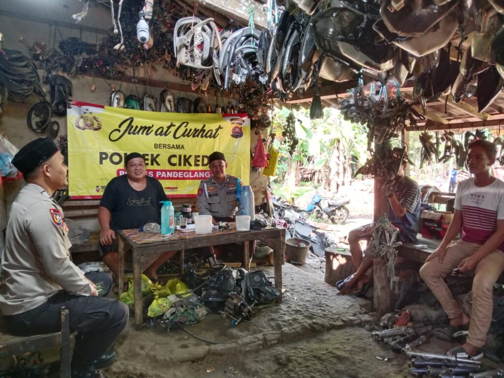 Polsek Cikedal Lakukan Silaturahmi Dengan Jumat Curhat 9 WhatsApp Image 2024 08 10 at 02.19.29