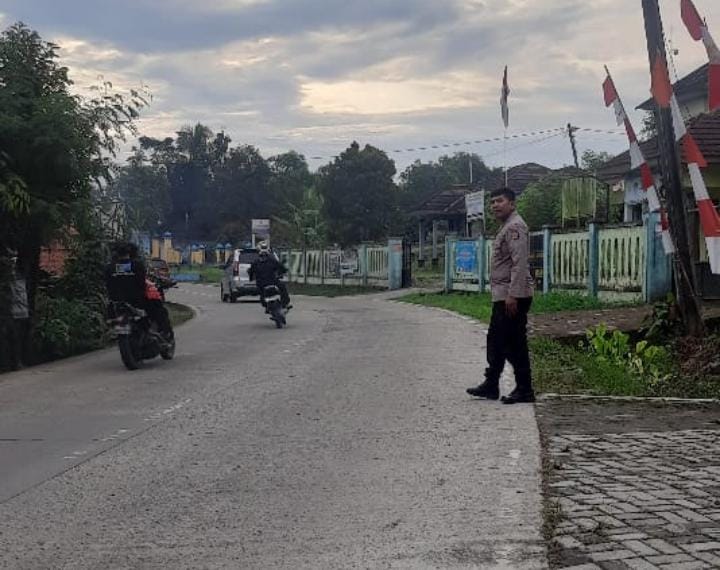 Wujudkan Keamanan Berlalulintas, Anggota Piket Polsek Angsana Polres Pandeglang Laksanakan Strongpoint di Jl Raya Munjul-AngsanA 7 WhatsApp Image 2024 08 10 at 06.07.54