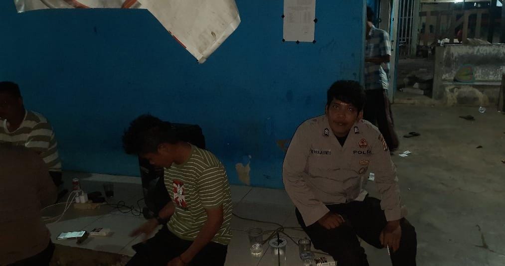 Anggota Piket Polsek Angsana Polres Pandeglang Laksanakan Patroli Dialogis Sasar Pertokoan dan Waralaba 10 WhatsApp Image 2024 08 10 at 06.08.31