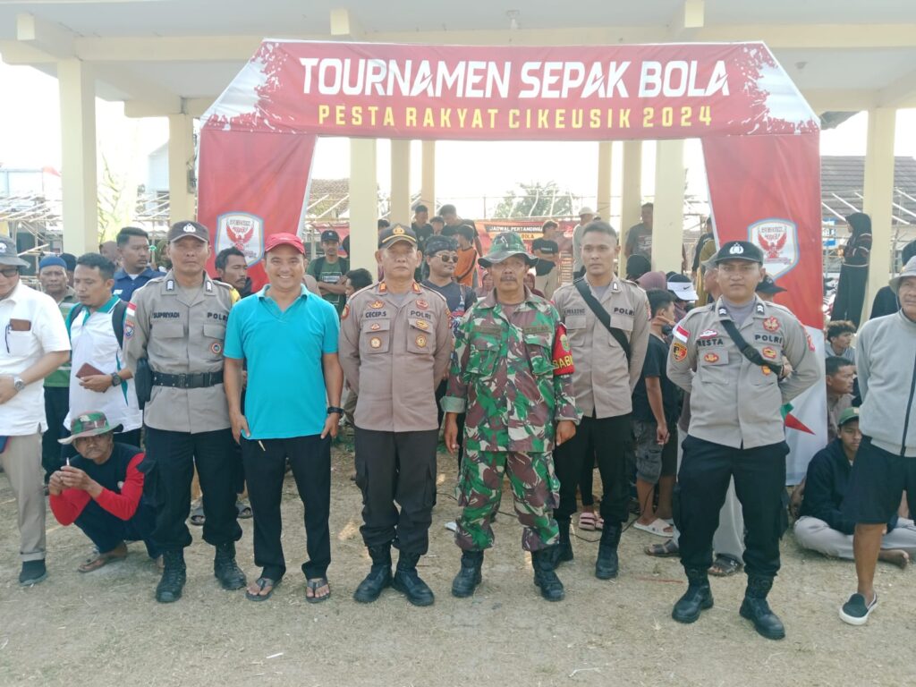 Polsek Cikeusik Berhasil Amankan Turnamen Sepak Bola PHBN CUP 1 WhatsApp Image 2024 08 11 at 05.27.54