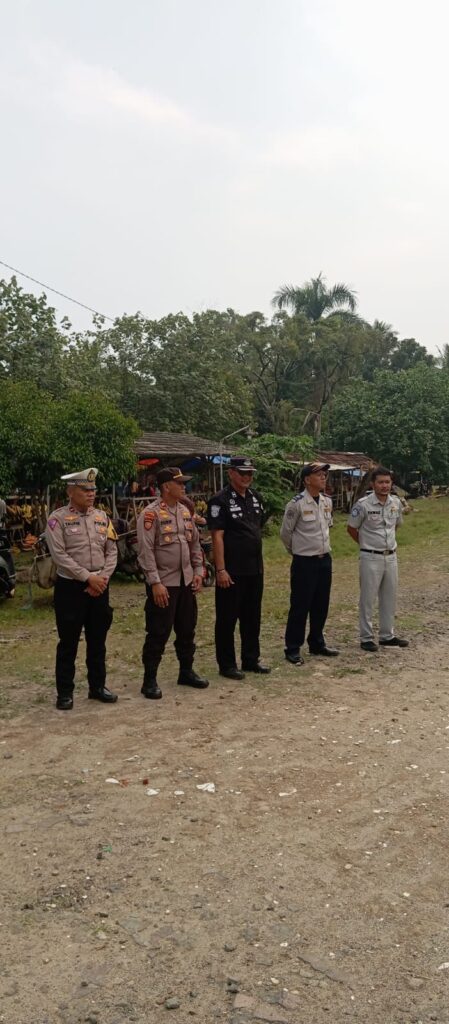Kapolsek Carita IPTU Turip, S.AP, Bersama Ditlantas Polda Banten dan Dishub Prov. Banten Laksanakan Patroli Wisata dan Pengecekan Kendaraan Bus di Pantai Karang Sari 2 WhatsApp Image 2024 08 11 at 06.00.48