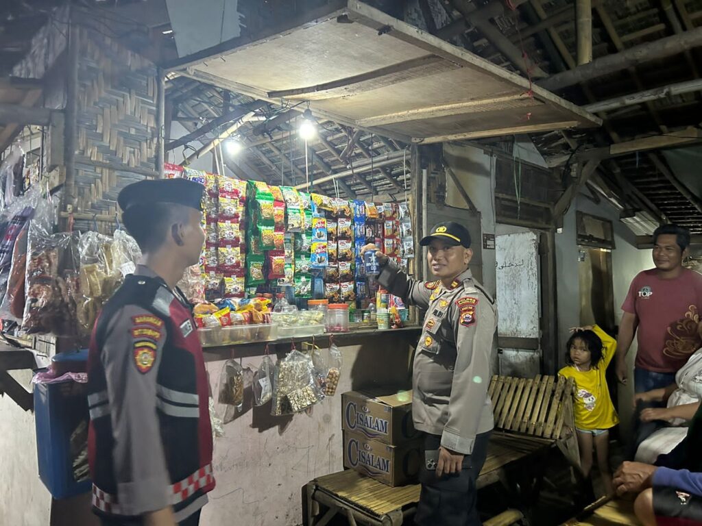 Kapolsek Carita Pimpin Patroli Malam KRYD Bersama Personil Polsek dan BKO Dit Samapta Polda Banten 6 WhatsApp Image 2024 08 11 at 06.15.28