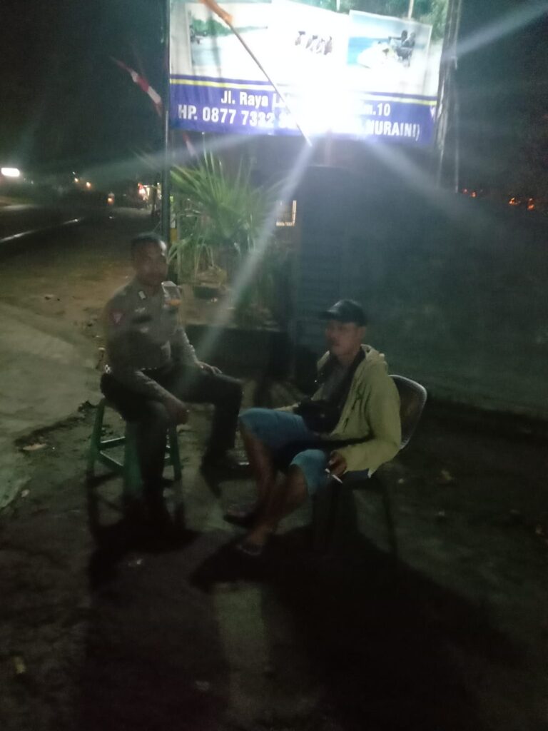Polsek Carita Berdialog dengan Penjaga Pantai Lagundi Carita tentang Kesehatan dan Keselamatan Malam Hari 9 WhatsApp Image 2024 08 11 at 06.22.38