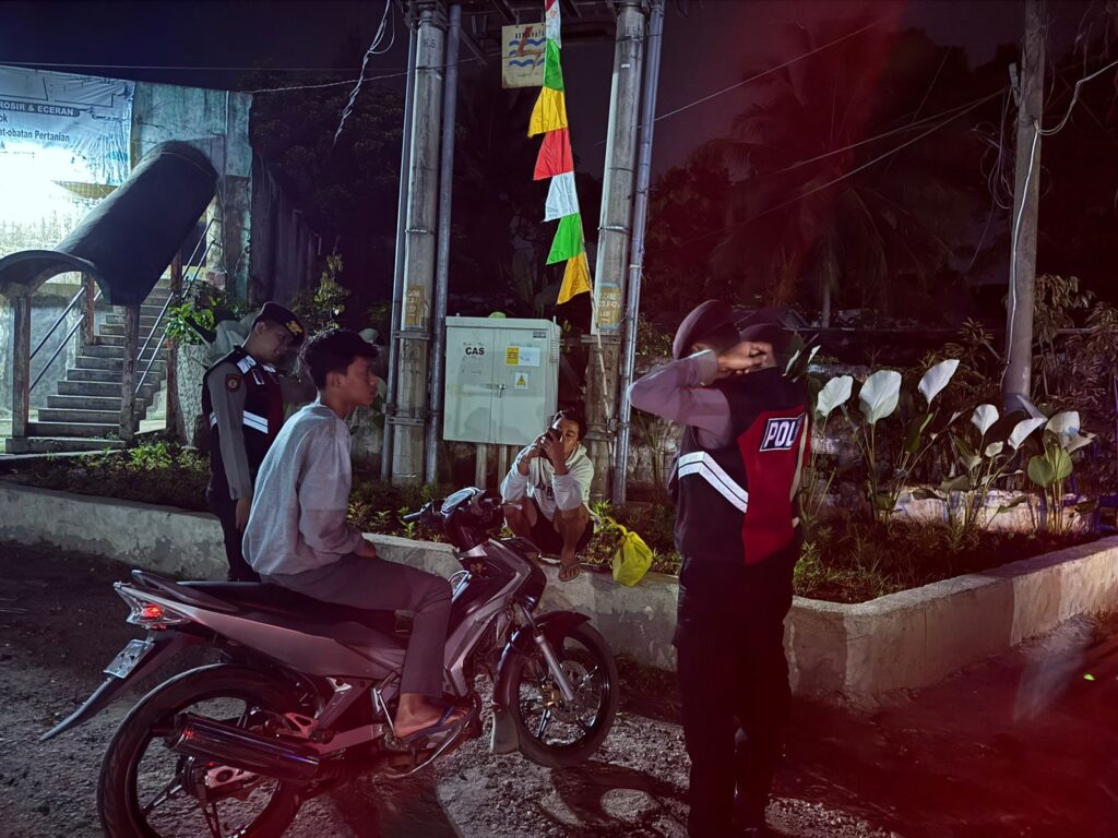 Sat Samapta Polres Pandeglang Sambangi Warga dalam Patroli Malam 9 WhatsApp Image 2024 08 12 at 05.56.29 2