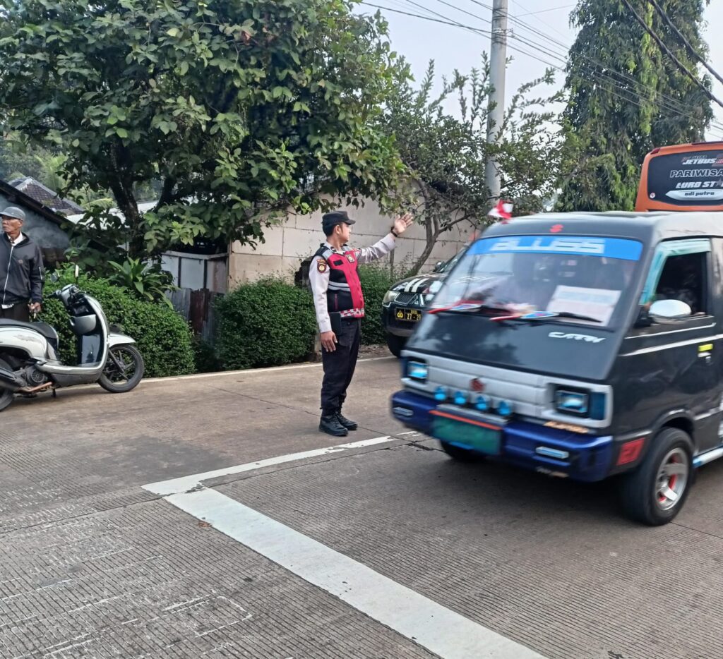 Polsek Bojong Polres Pandeglang Gelar Kegiatan Strong Point untuk Ciptakan Kamseltibcar Lantas 1 WhatsApp Image 2024 08 12 at 08.23.51