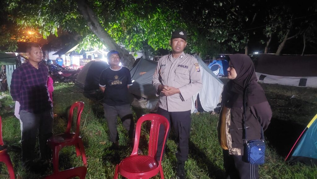 Polsek Carita Memonitoring Kegiatan Camping Pramuka di Pantai Matahari Carita 1 WhatsApp Image 2024 08 13 at 06.43.38