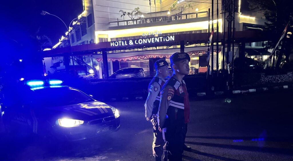 Sat Samapta Polres Pandeglang Gelar Blue Light Patrol di Pertigaan Cigadung Cegah Balap Liar 6 WhatsApp Image 2024 08 24 at 16.54.47