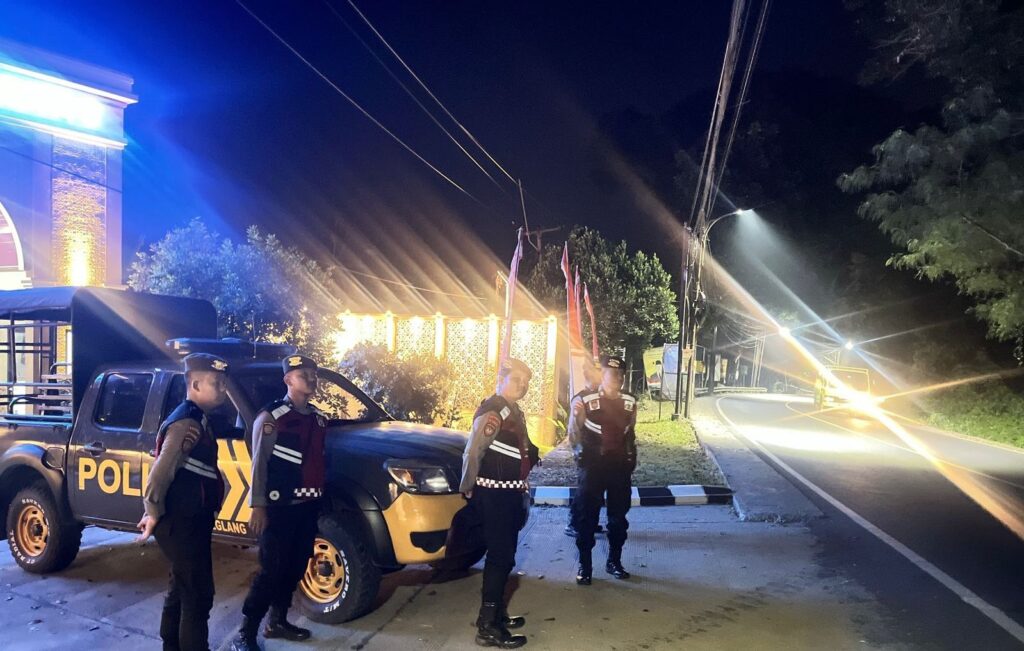 Sat Samapta Polres Pandeglang Gelar Patroli di Perbatasan Sabi, Jaga Kondusifitas Wilayah 9 WhatsApp Image 2024 08 29 at 05.21.28 1