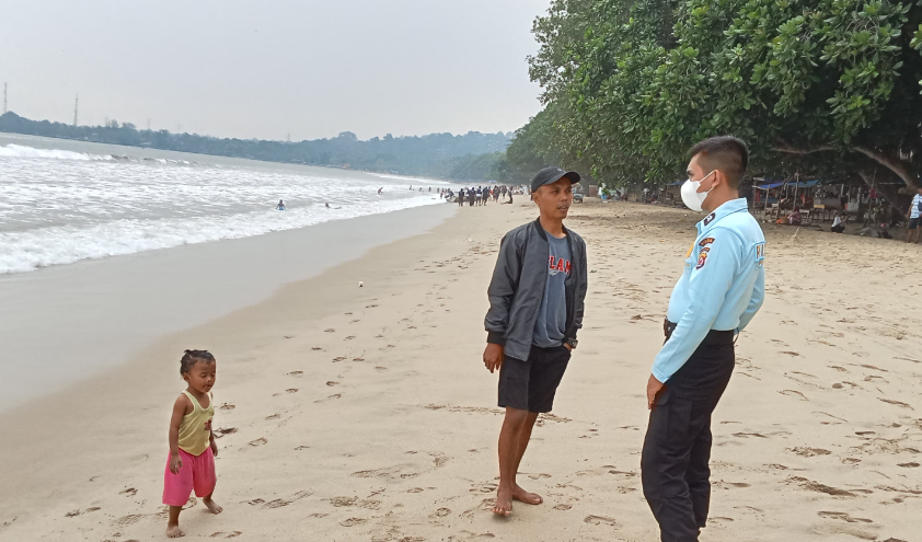 Satpamobvit Polres Pandeglang Gelar Dialogis di Pantai Lippo Carita 2 pdw