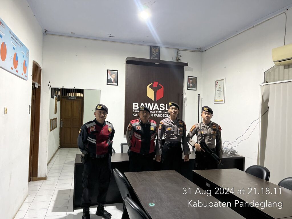 Personil Sat Samapta Polres Pandeglang Melaksanakan Pengamanan Kantor Bawaslu Kabupaten Pandeglang dalam Rangka Operasi Mantap Praja 2024 10 WhatsApp Image 2024 09 01 at 05.07.39