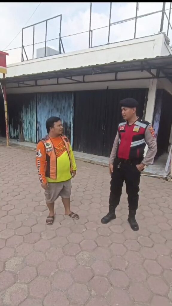 Sat Samapta Polres Pandeglang Gelar Kegiatan Dialogis dengan Juru Parkir di Perempatan Kadubanen 5 WhatsApp Image 2024 09 01 at 16.15.33