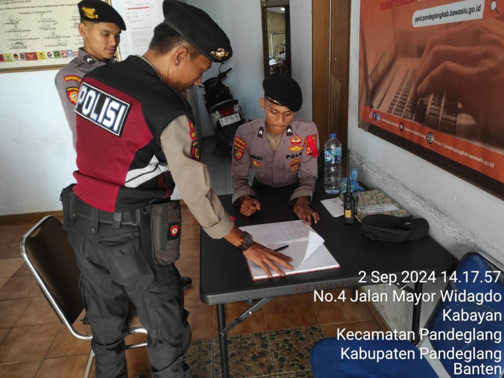 Sat Samapta Polres Pandeglang Cek Buku Mutasi Pengamanan di Kantor KPU Selama Tahapan Pilkada 2024 10 WhatsApp Image 2024 09 02 at 17.11.38