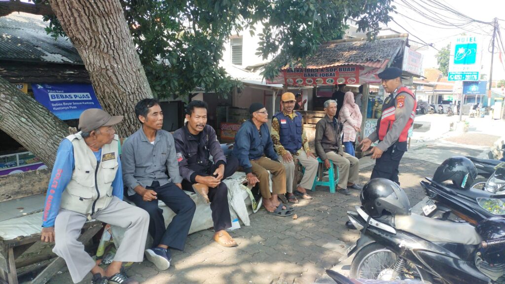 Personil Sat Samapta Polres Pandeglang Gelar Sambang Dialogis kepada Tukang Ojek di Kabayan 4 WhatsApp Image 2024 09 03 at 17.07.43 2