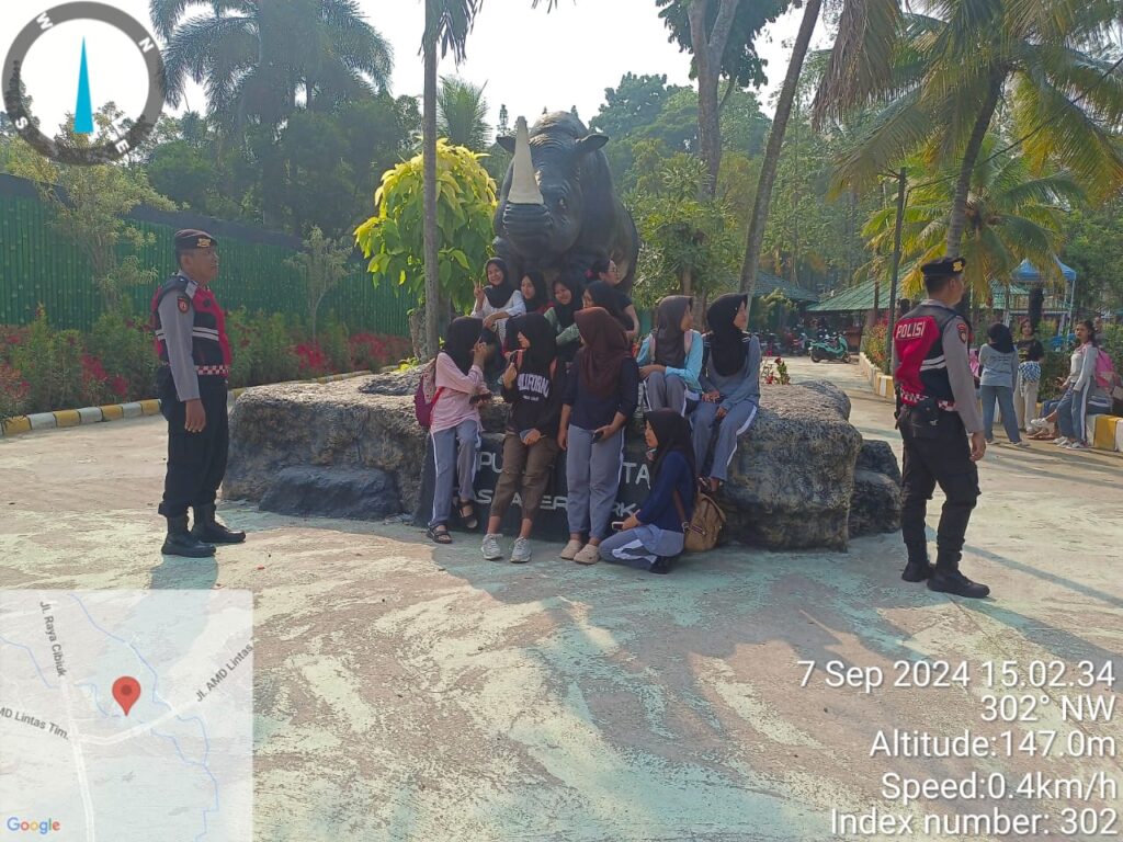 Sat Samapta Polres Pandeglang Sambangi Anak Sekolah di DM Waterpark, Berikan Himbauan Kamtibmas Berhati-Hati Saat Berenang 5 WhatsApp Image 2024 09 07 at 16.47.58