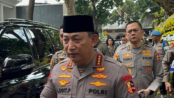 Kapolri Melayat ke Rumah Duka Eks Wakapolri: Polri Kehilangan Sosok Syafruddin 1 WhatsApp Image 2025 02 21 at 13.04.06