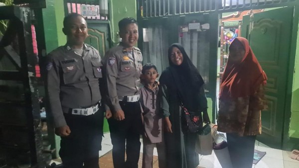 Aksi Mulia Polisi Bantu Ibu-Anak yang Kehabisan Tiket Bus Mudik 8 WhatsApp Image 2025 03 16 at 11.52.07