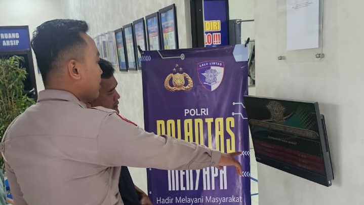 Satlantas Polres Pandeglang Berikan Pelayanan Prima Kepada Pemohon SIM di Satpas 4 WhatsApp Image 2025 12 09 at 09.17.39