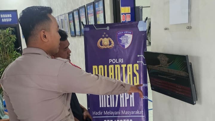 Satlantas Polres Pandeglang Gelar Pelayanan Prima di Satpas, Berikan Coaching Clinic kepada Pemohon SIM 9 WhatsApp Image 2025 12 30 at 09.55.13