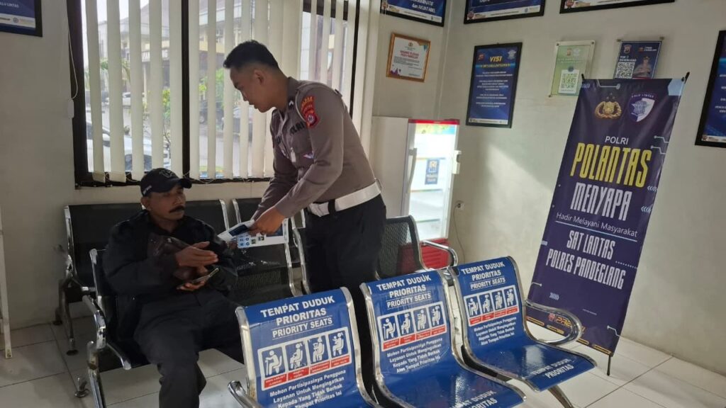 Satlantas Polres Pandeglang Gelar Pelayanan Prima Pembuatan SIM Melalui Program Polantas Menyapa 2 WhatsApp Image 2026 01 12 at 10.53.32