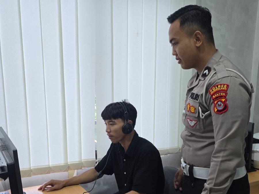 Satlantas Polres Pandeglang Gelar Program “Polantas Menyapa” Selama Ramadan, Berikan Pelayanan Prima kepada Pemohon SIM 4 WhatsApp Image 2026 02 25 at 10.11.56