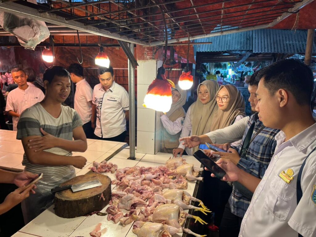 Antisipasi Lonjakan Harga Jelang Lebaran, Polisi Dampingi Disperindag Sidak Sembako di Pasar Badak Pandeglang 2 WhatsApp Image 2026 02 26 at 11.07.03