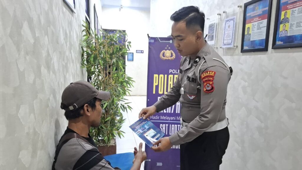 Polantas Menyapa: Bripda Bagus Berikan Pelayanan Prima dan Edukasi Mekanisme Pembuatan SIM di Satpas Polres Pandeglang 8 WhatsApp Image 2026 02 28 at 09.29.45