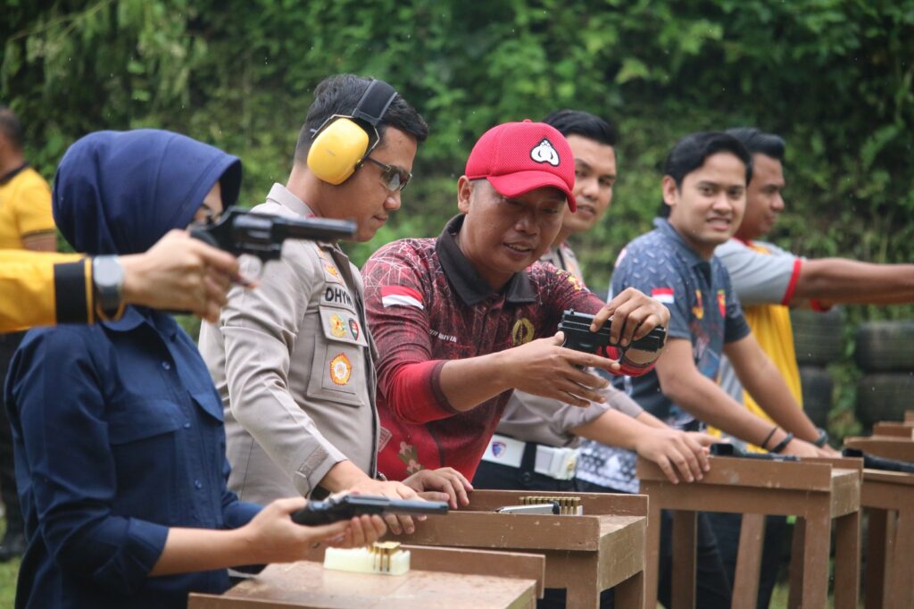 Polres Pandeglang Latih Kemampuan Menembak Personel, Kapolres Tekankan Profesionalisme dan Ketepatan Tindakan 1 WhatsApp Image 2026 06 04 at 15.32.52