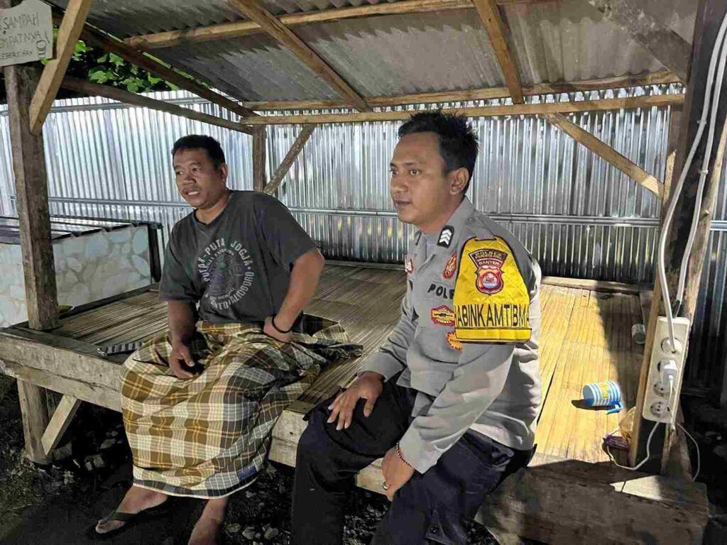 Melalui Sambang DDS, Bhabinkamtibmas Polsek Cikeusik Polres Pandeglang Ingatkan Warga Segera Laporkan Setiap Gangguan Kamtibmas 1 WhatsApp Image 2026 07 24 at 20.50.56 11zon
