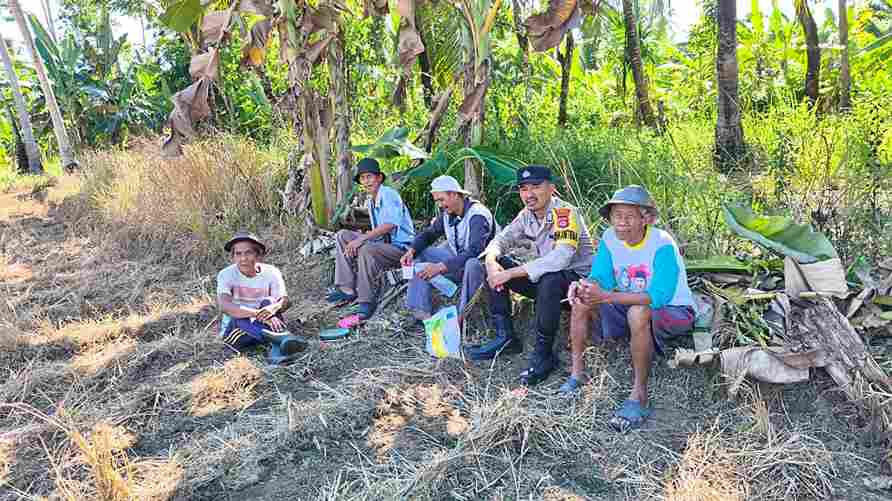 Melalui Sambang Humanis, Bhabinkamtibmas Polsek Cimanggu Rangkul Warga Petani untuk Bersinergi Menjaga Keamanan Lingkungan 10 WhatsApp Image 2026 07 28 at 12.00.36 11zon